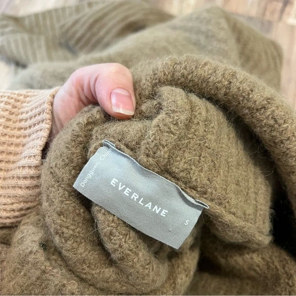 EVERLANE The Alpaca Oversized Ribbed Turtleneck Sweater - Picture 12 of 12
